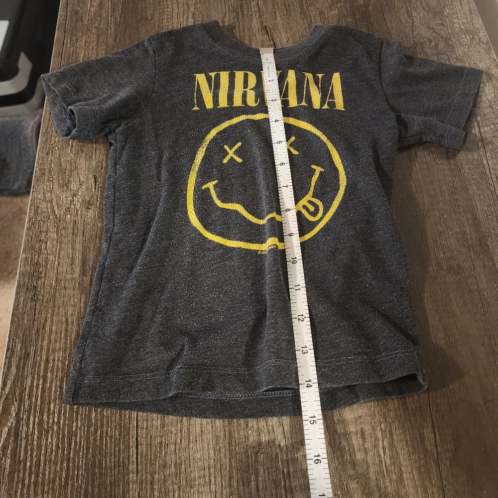 Nirvana 4-T shirt            Bin‎ 19